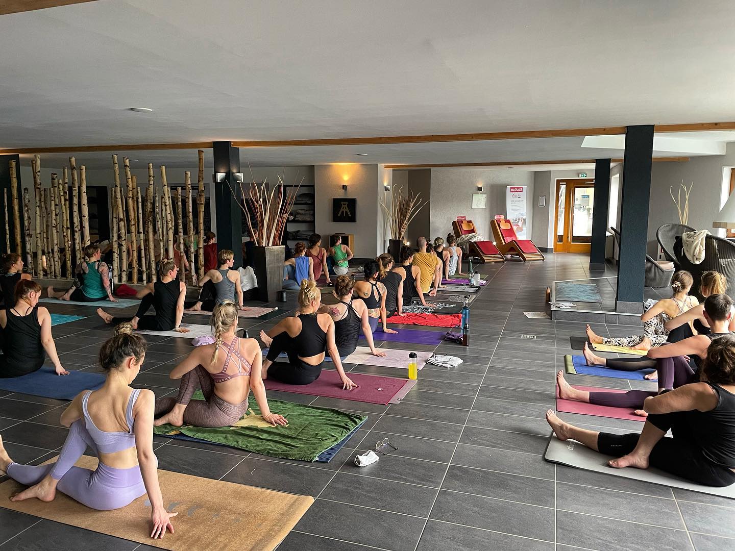 Yoga Praxis vs. Yoga Theorie YOGABUDE DORTMUND